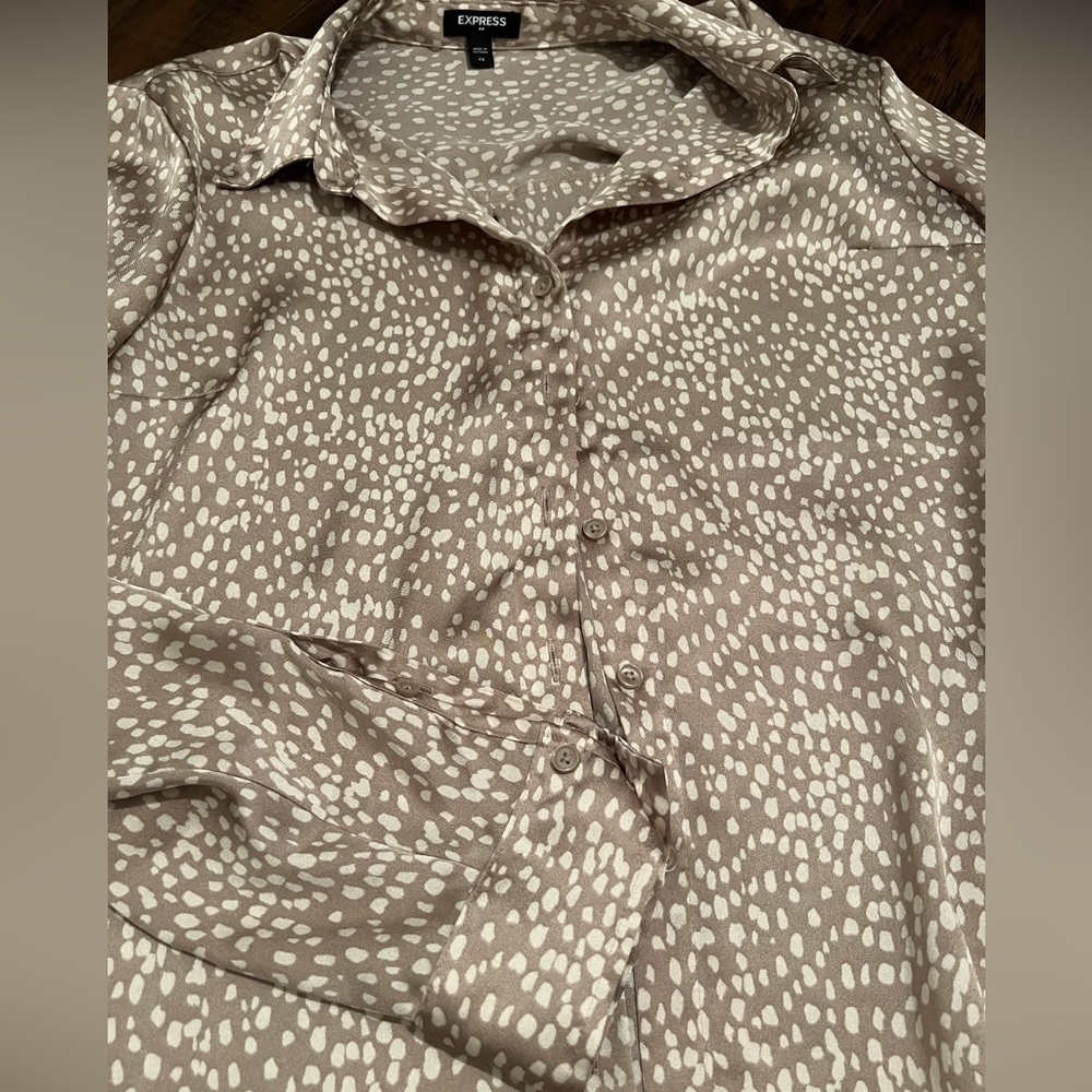 Women’s express pattern blouse - Picture 3 of 4